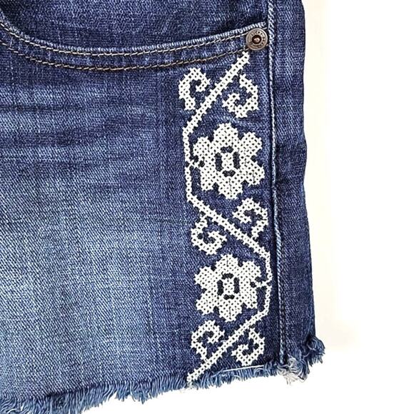 Lucky Brand The Cut Off Floral Embroidered Denim Blue Jean Shorts - size 4/27 - Picture 2 of 7